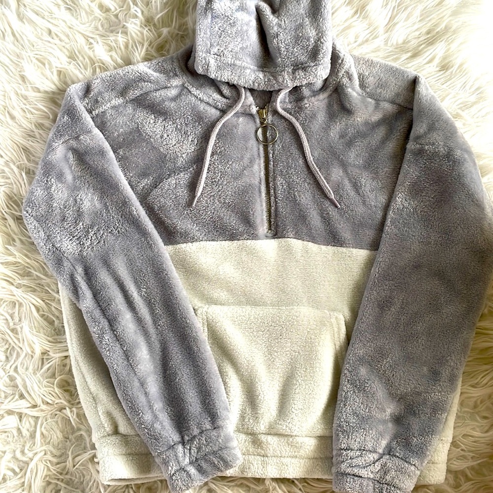 FLUFFY GREY AND WHITE HOODIE WITH RING ZIPPER